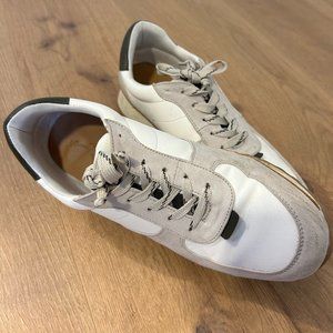 Universal Thread Beige and Forest Green Office Sneakers Shoes Size 8.5